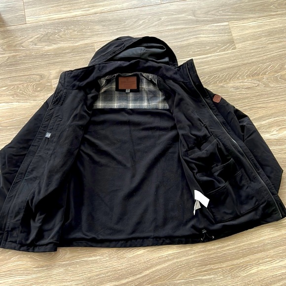 Fleece-lined windbreaker. Hood can disappear into zippered pouch. - Picture 3 of 4